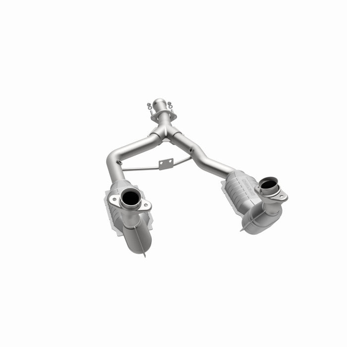 MagnaFlow Direct Fit Catalytic Converter 96-98 Ford Mustang 3.8L