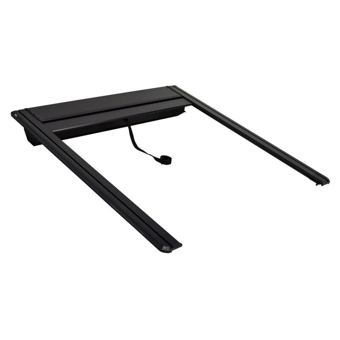 Westin 19-26 GM  Silverado/Sierra 1500 5ft 8in Bed Manual Retractable Tonneau Cover - Black