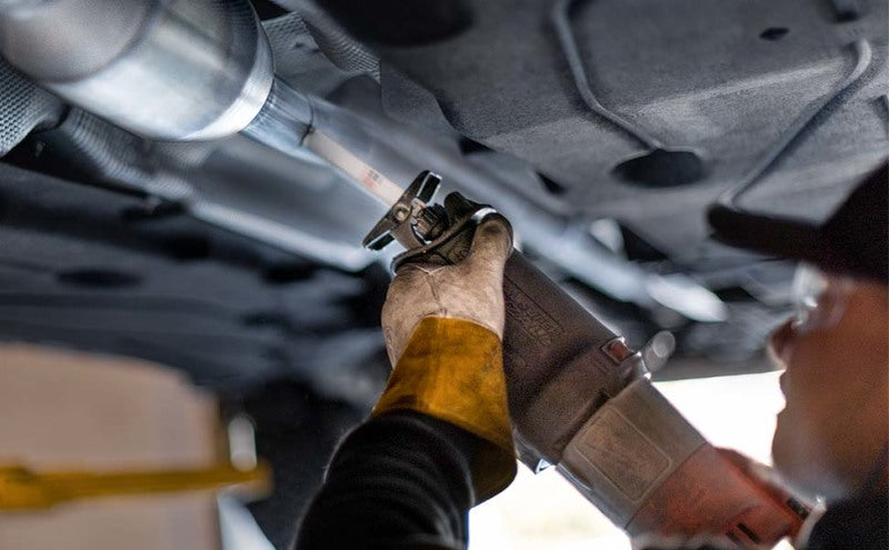 MagnaFlow Direct Fit Catalytic Converter 95-98 Acura TL 2.5L