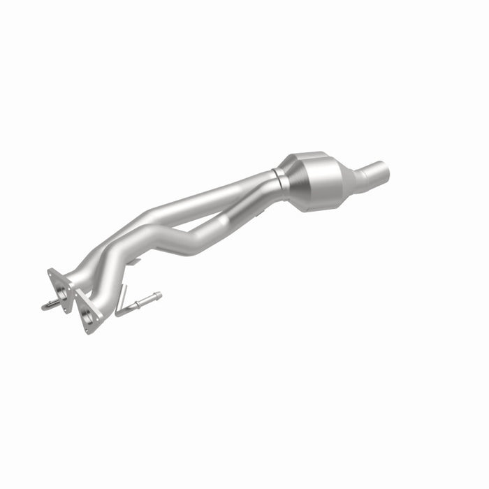 MagnaFlow Direct Fit Catalytic Converter 07-09 Audi Q7 3.6L Manifold