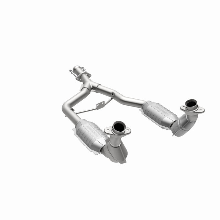 MagnaFlow Direct Fit Catalytic Converter 96-98 Ford Mustang 3.8L