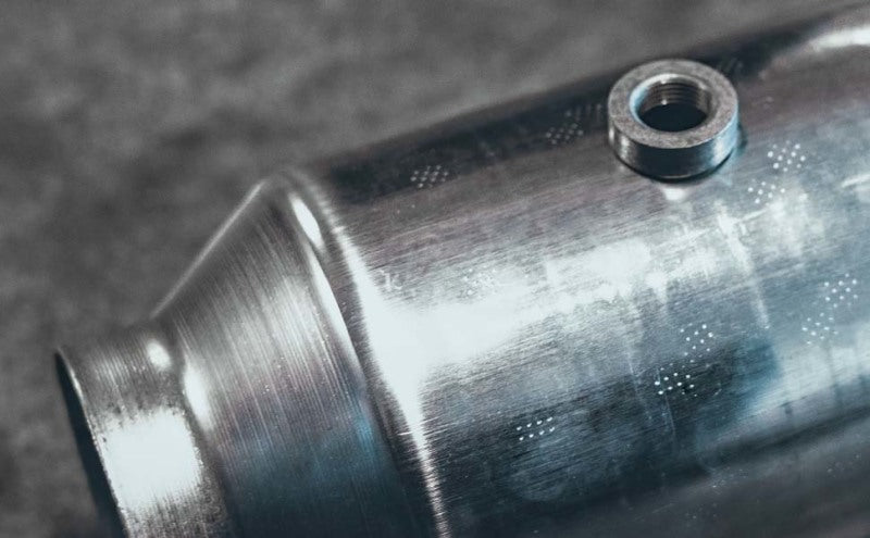 MagnaFlow Universal Catalytic Converter 2.00in. Mid-Bed O2 CA