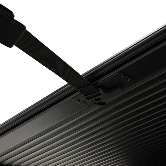 Westin 16-23 Toyota Tacoma 5ft 5in Bed Manual Retractable Tonneau Cover - Black