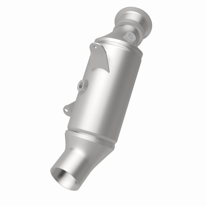MagnaFlow Direct Fit Catalytic Converter 2015 BMW 640i/740i Underbody