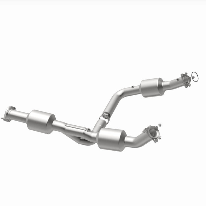 MagnaFlow 18-20 Chevrolet Express 2500 Single Underbody 4.3L Direct Fit Catalytic Converter