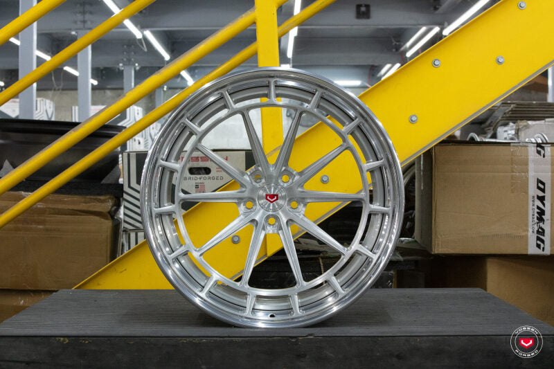 Vossen LC3-04 3pc 22x11/5x130/ET40 - Brushed Ctr/Polish Lip Wheel - (Bentley Continental - Rear)