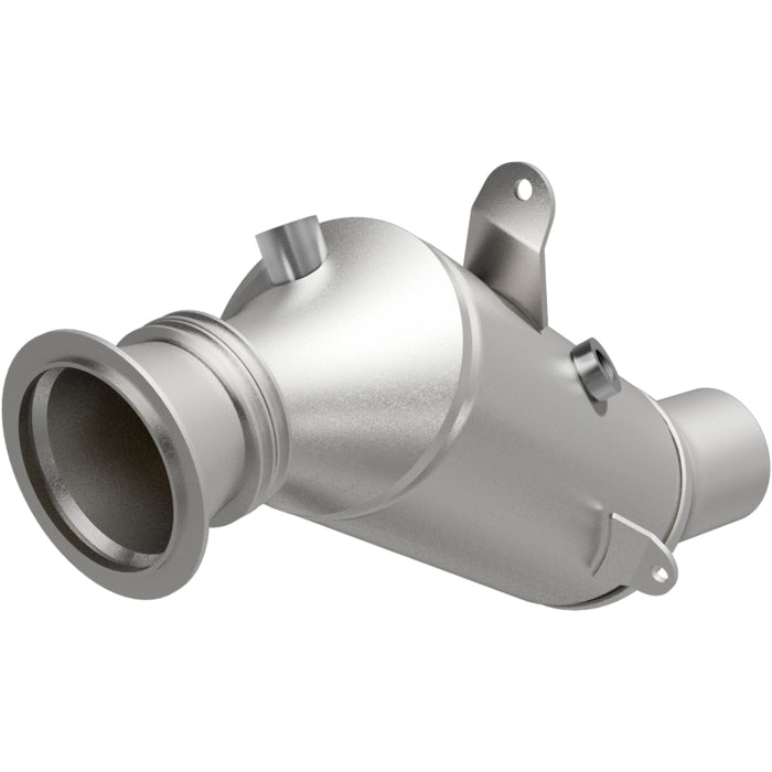 MagnaFlow Direct Fit Catalytic Converter 2015 BMW 640i/740i Underbody