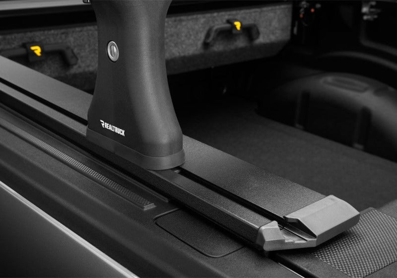 Retrax 22-26 Toyota Tundra Reg & DC 6.5ft Bed w/Deck Rail Sys RetraxPRO EZ-Off FRC-4000