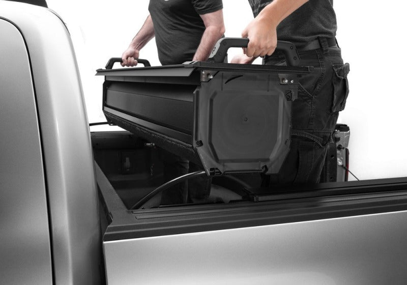 RealTruck 07-21 Toyota Tundra CrewMax 5.5ft w/Deck Rail Sys (No Bed Box) RetraxPRO EZ-Off FRC-4000