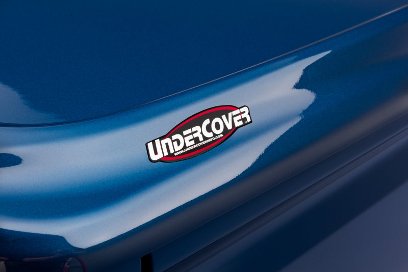 UnderCover 14-18 Chevy Silverado 1500 (19 Legacy) / 15-19 25/3500 HD 5.8ft Lux Bed Cover - Gasoline